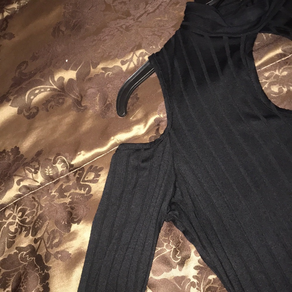 Cold shoulder little black dress - Picture 3 of 4